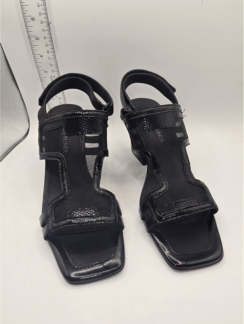 Size 6 Donald Pliner Wagner Sandals Women’s Black Slingback Closet Staple EUC